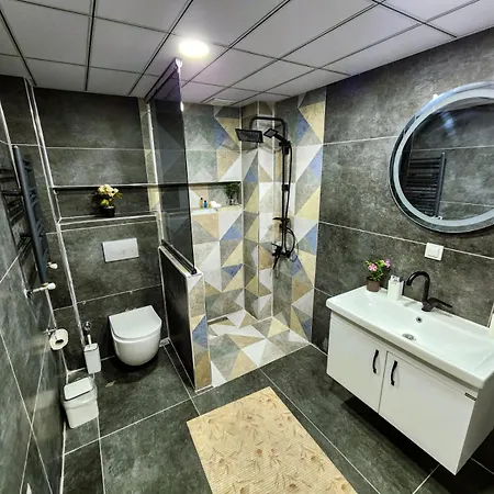 Apartment Q 5 *